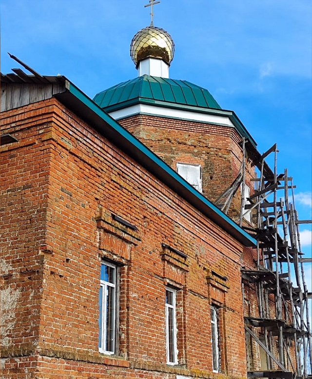 В Екатериновском районе продолжают восстанавливать храм