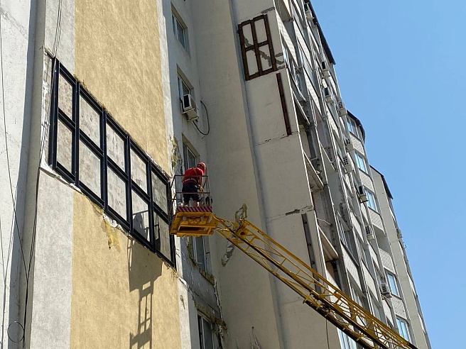 На Блинова идет укрепление дома №4 после взрыва газовоздушной смеси в доме №2