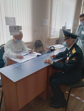 Ветеран Великой Отечественной войны Георгий Фролов проголосовал  в Саратове