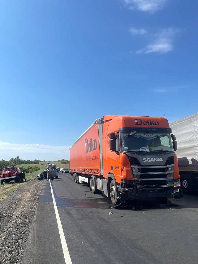  Два человека погибли в смертельном ДТП с грузовиком под Саратовом