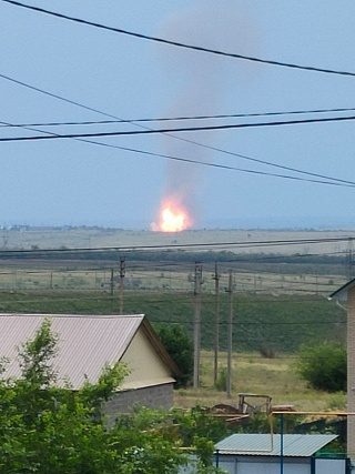 Подписчики сообщают о крупном пожаре на газопроводе под Саратовом