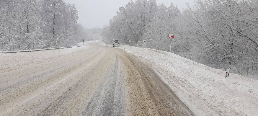 Саратовские дороги расчищали более 400 единиц техники