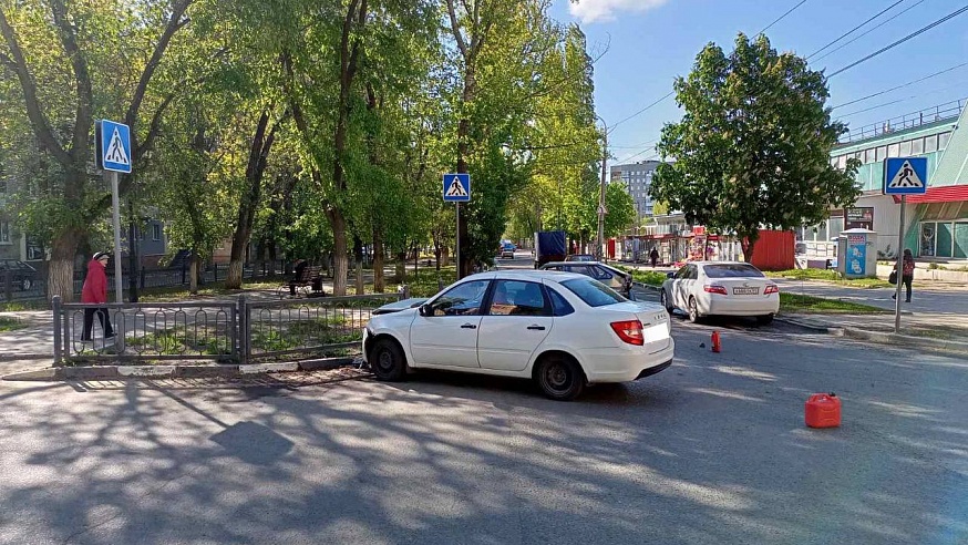 В Ленинском районе Саратова в ДТП пострадала женщина-водитель