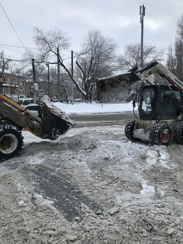 В 33 районах Саратовской области сегодня шел снег