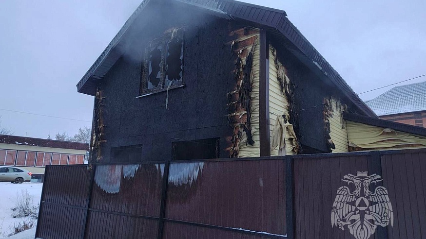 В Пугачеве нетрезвый курильщик сжег летнюю кухню в доме своей матери