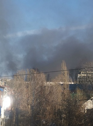 В Саратове горит здание "Тантала"