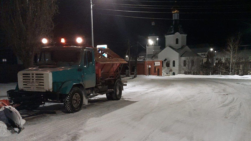 В Саратове уборка снега продолжалась всю ночь