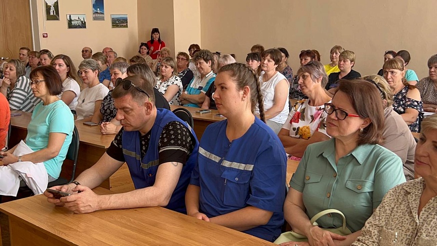 Николай Панков провел в Хвалынске встречу с врачами районной больницы