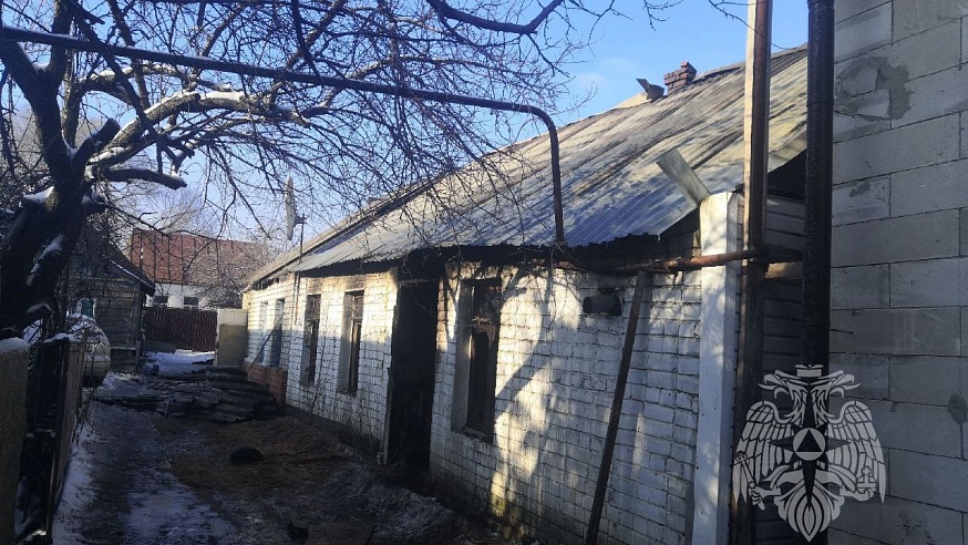В частном секторе Кировского района горел трехквартирный дом