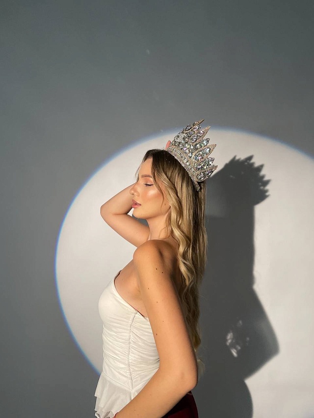 Уроженка Вольска Кристина Отекина участвует в кастинге Всероссийского конкурса "Мисс Офис - 2025"