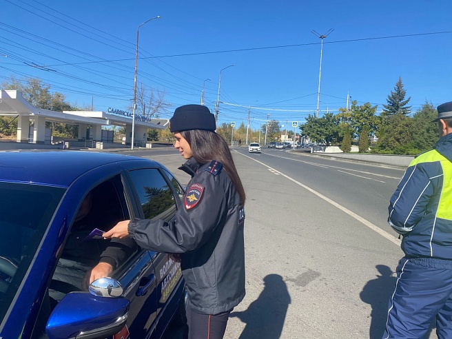 Саратовские автоинспекторы провели акцию "Водитель, пристегни ребенка!"