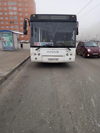  В Саратове женщина получила травмы при резком торможении автобуса
