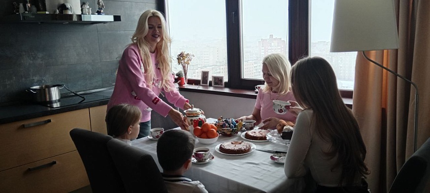 Стилист и мама двоих детей выиграла конкурс "Хрустальная корона" в Саратове