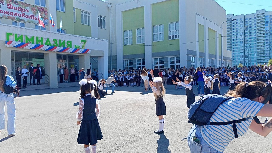 В День знаний в саратовских школах прошли линейки