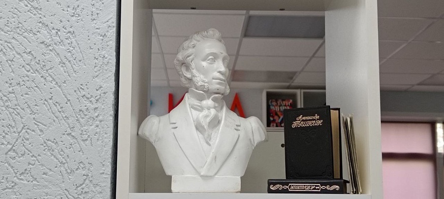 Жители Маркса выстроились в очередь в библиотеку