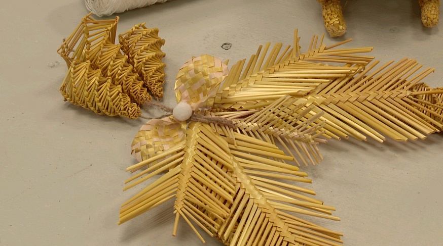 В Марксе каждый год проходит дефиле в костюмах из соломы