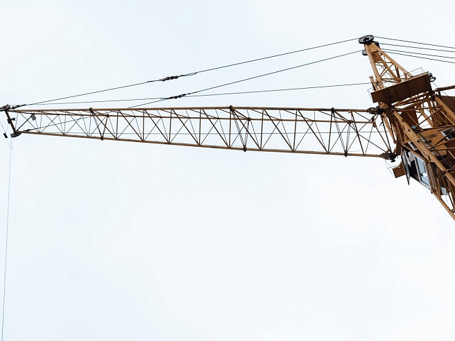 В Саратове продолжают разбирать разрушенный подъезд дома на Блинова