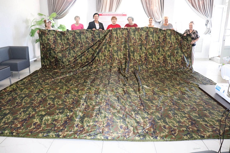 Саратовские волонтеры отправят на фронт большое антидроновое одеяло