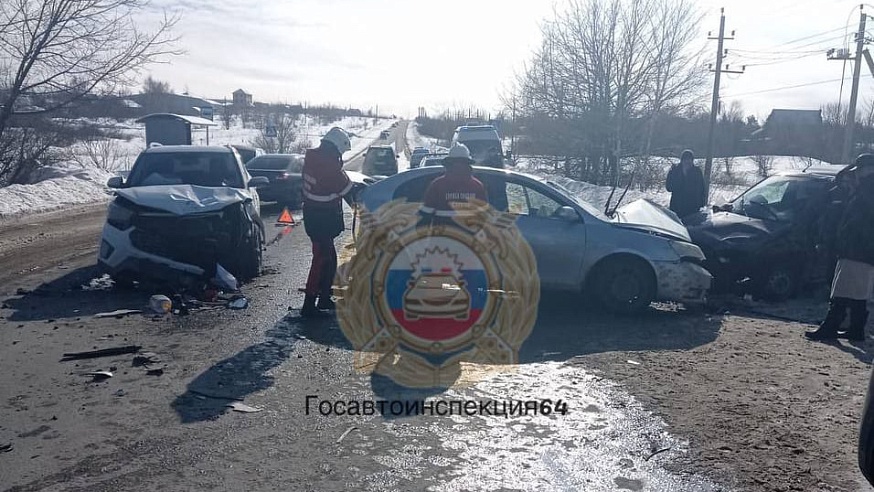 В массовом ДТП в Заводском районе Саратова пострадали трое