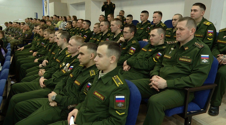 Правнучка летчика рассказала, как ее прадед вместе с саратовцем спасал людей