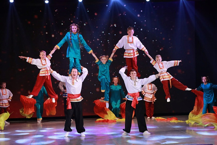 На "Русско-Китайской палитре" в Саратове собрались 1,5 тыс. артистов