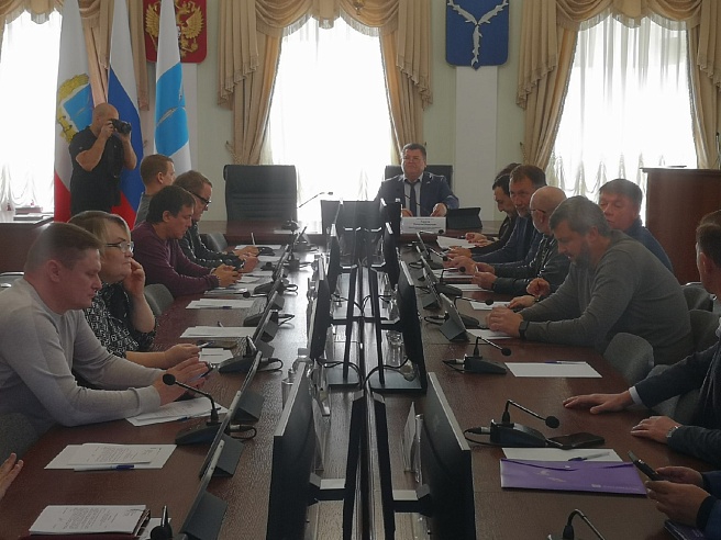 Саратовский депутат заявил о мусорных завалах высотой с человеческий рост