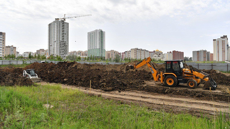 Губернатор Бусаргин поручил достроить спорткомплекс в Солнечном-2 до конца года