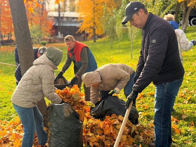 Более шести тысяч жителей Саратова приняли участие в общегородском субботнике