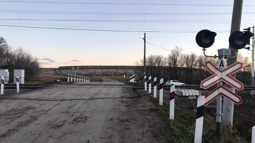 В Саратовской области локомотив протаранил внедорожник