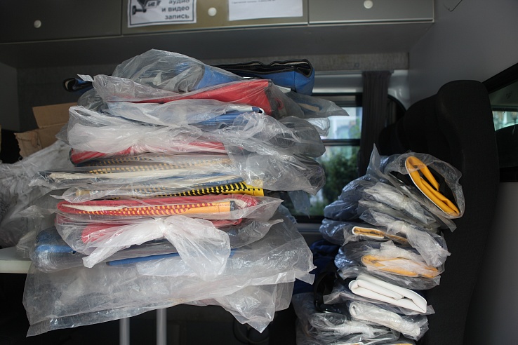 70 боксерских мешков известных брендов передали военным саратовские таможенники