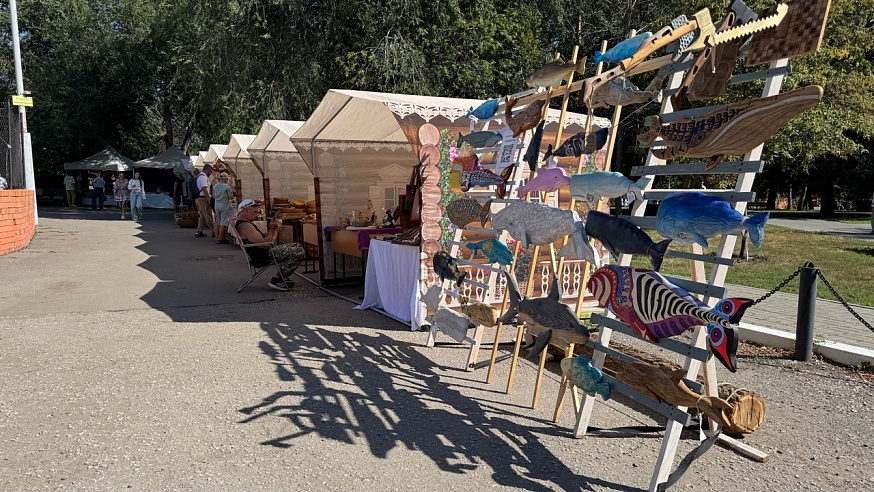 В Энгельсе проходит фестиваль-конкурс деревянного зодчества