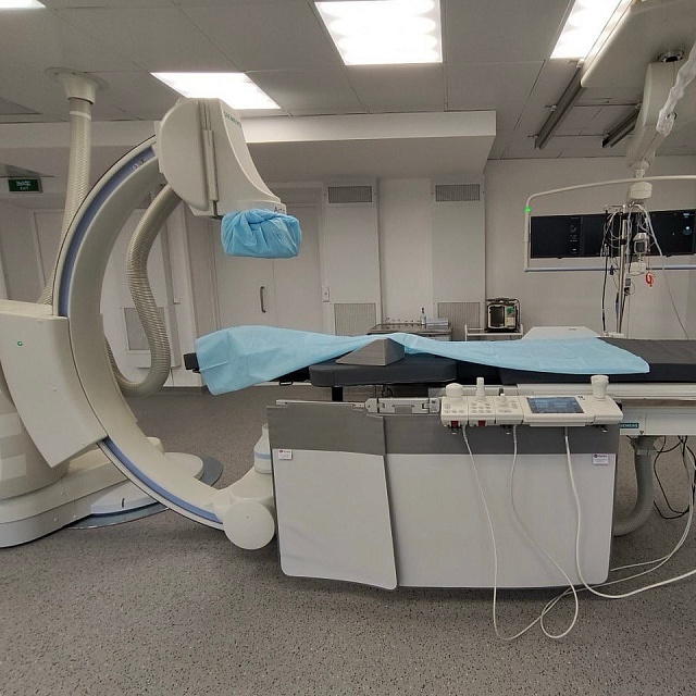 В саратовском областном кардиодиспансере провели первые операции на новом ангиографе