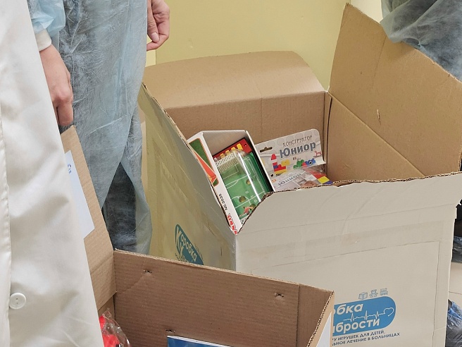 В саратовскую областную детскую больницу доставили "Коробку храбрости"