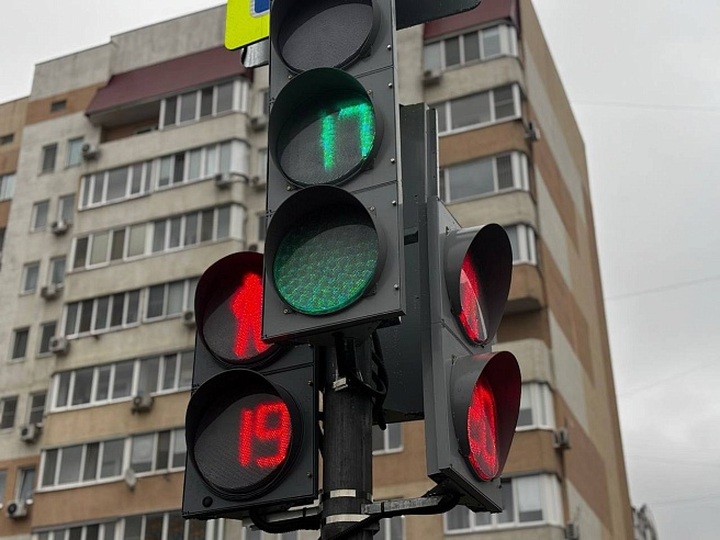 В Саратове повысится безопасность дорожного движения за счет опила деревьев и установки светофоров
