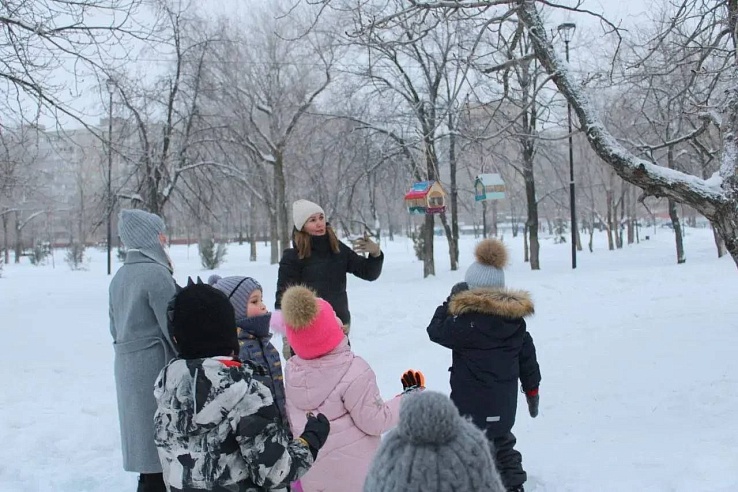 Экотропа в Ленинском районе стала местом первой "птичьей столовой" в этом году