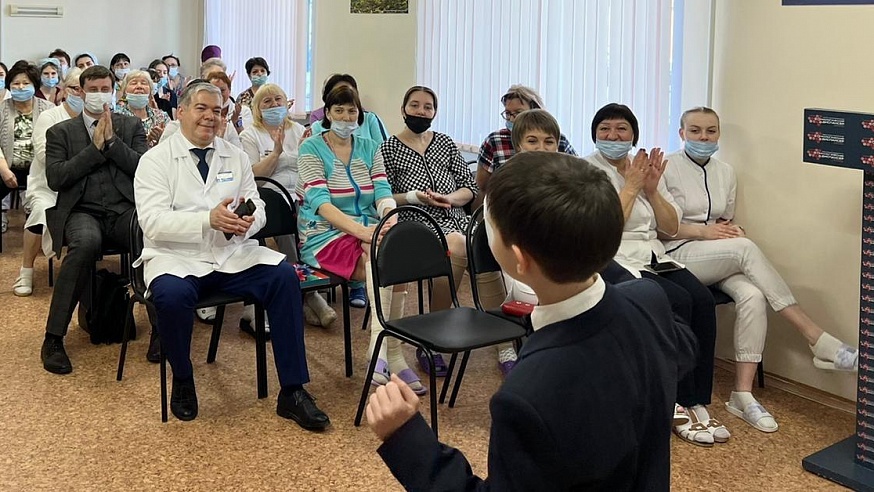 Саратовские школьники провели для пациентов онкодиспансера праздничный концерт