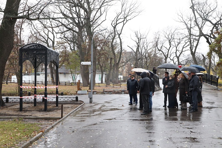 В Горпарке Саратова начались работы по устройству освещения 