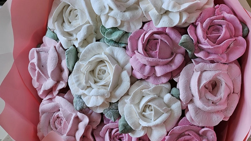 В Саратове делают розы из зефира и вводят в моду садовые букеты