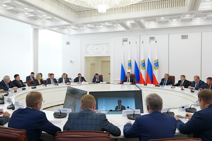 Главам районов поручено проводить постоянную работу с УК в рамках отопительного сезона