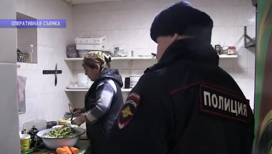 Под Саратовом остановили автобус с 68 иностранцами