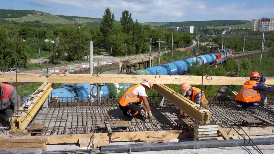 В Заводском районе ремонтируют два моста и начали строить третий