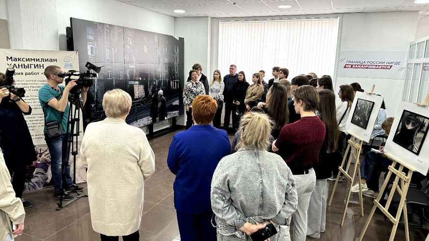В Штабе общественной поддержки Саратовской области состоялось открытие фотовыставки "В зоне СВО"