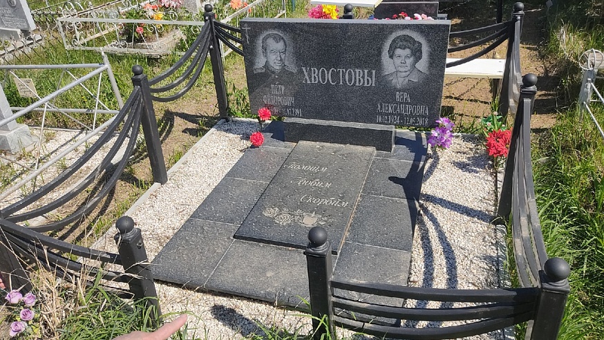 На саратовском кладбище воруют железные оградки с могил