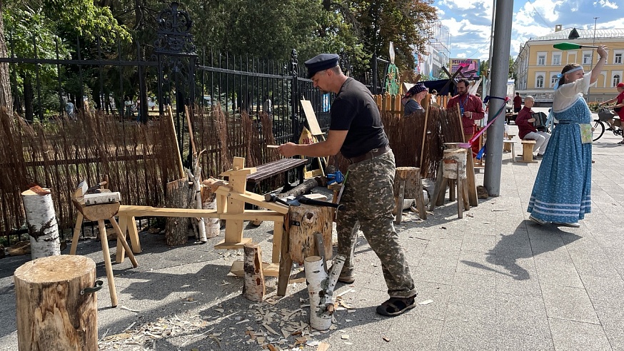 На "Палитру ремесел" приехали ремесленники с художниками из Камеруна и Казахстана