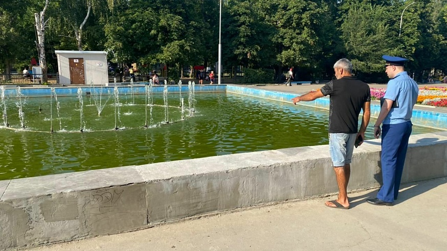 В Саратове восьмилетний мальчик проткнул живот, купаясь в фонтане
