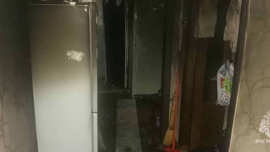 В Балакове 35-летний мужчина отравился дымом на пожаре в своей квартире