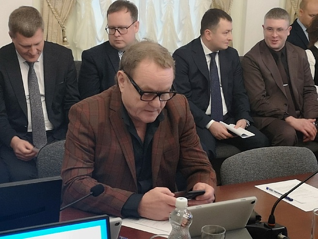 Со Славянской площади в Саратове уберут строительный мусор