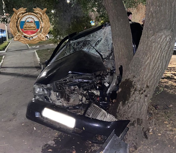 В Саратове 16-летний школьник влетел на "Калине" в дерево