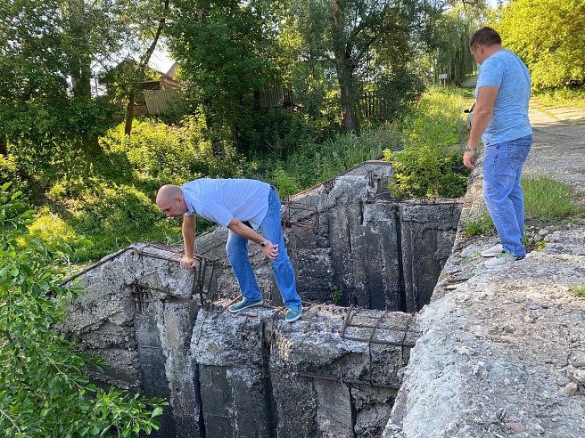 Глава Петровского района осмотрел реку Медведица на сапборде