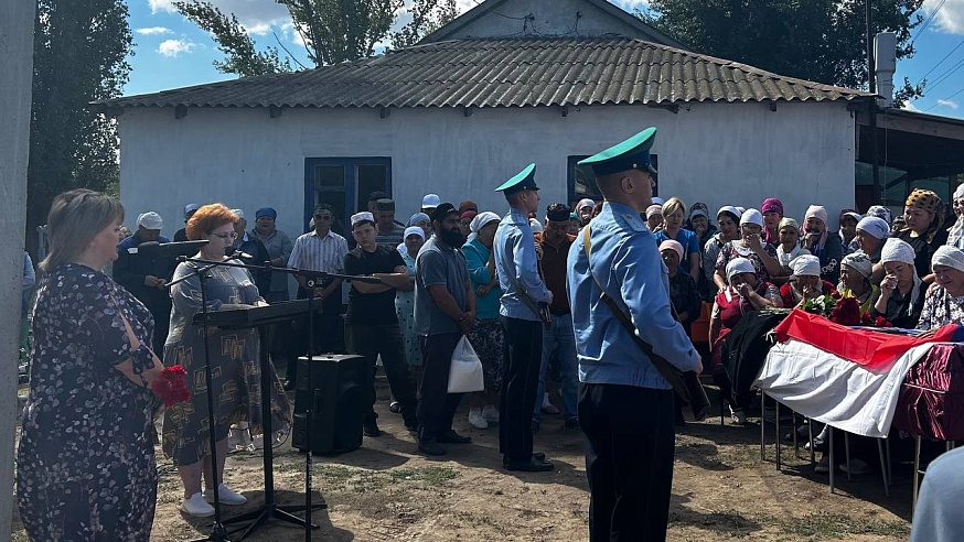 Под Саратовом простились с погибшим в СВО железнодорожником Каирбулатом Куанчалиевым